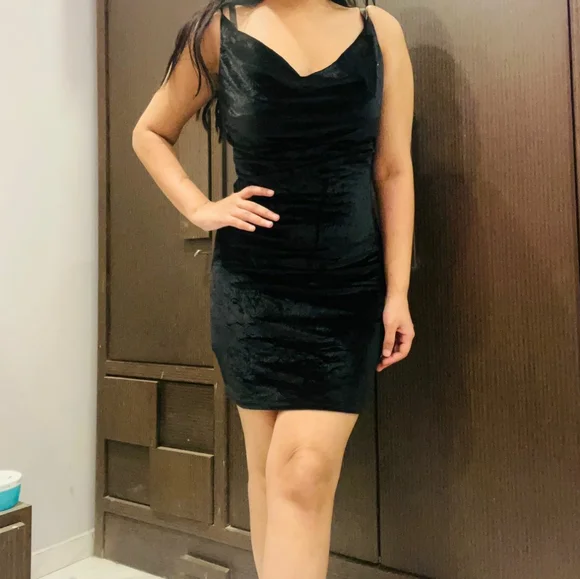 Black velvet cowl neck dress - Picture 3 of 4